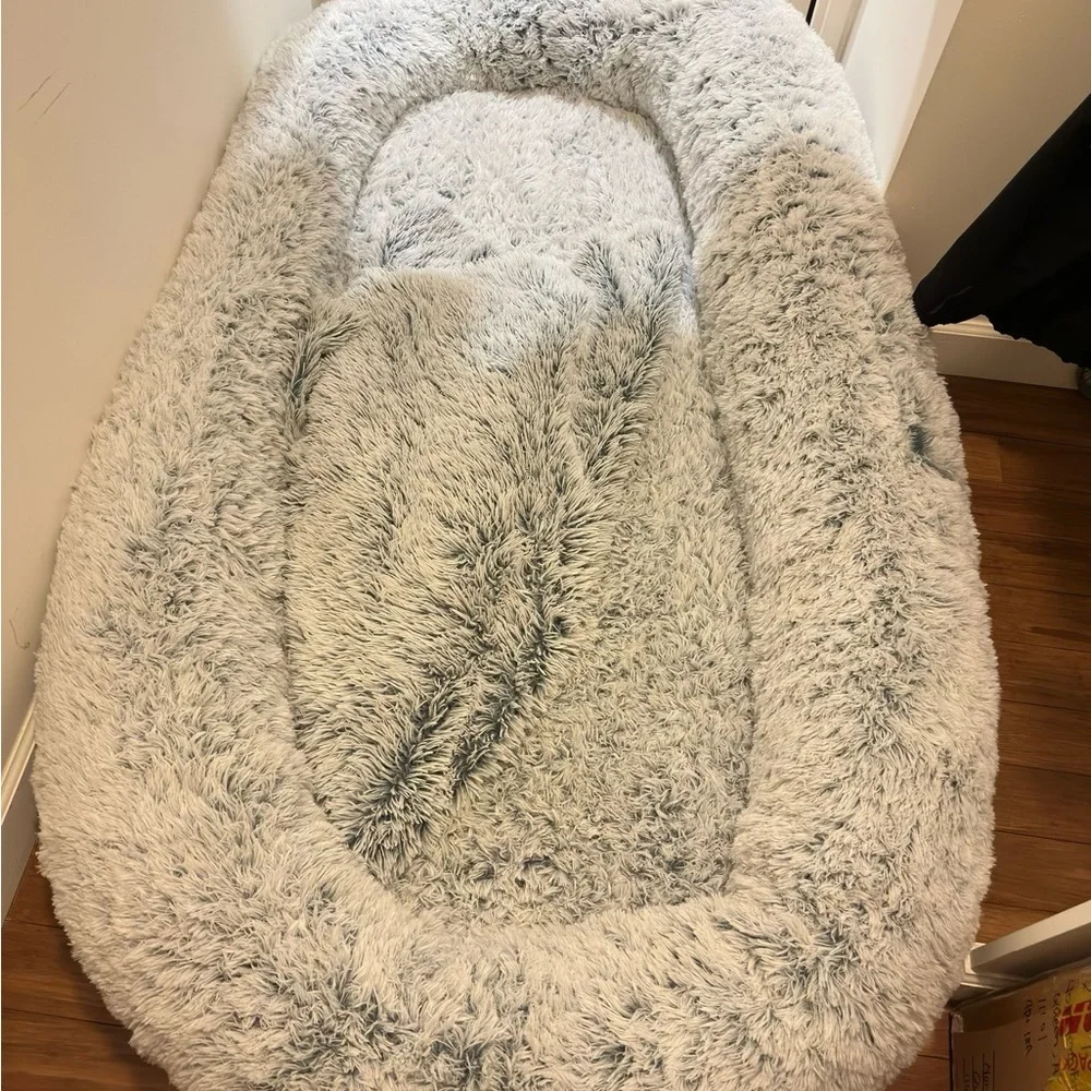 Plush Gray Faux Fur Pet Bed